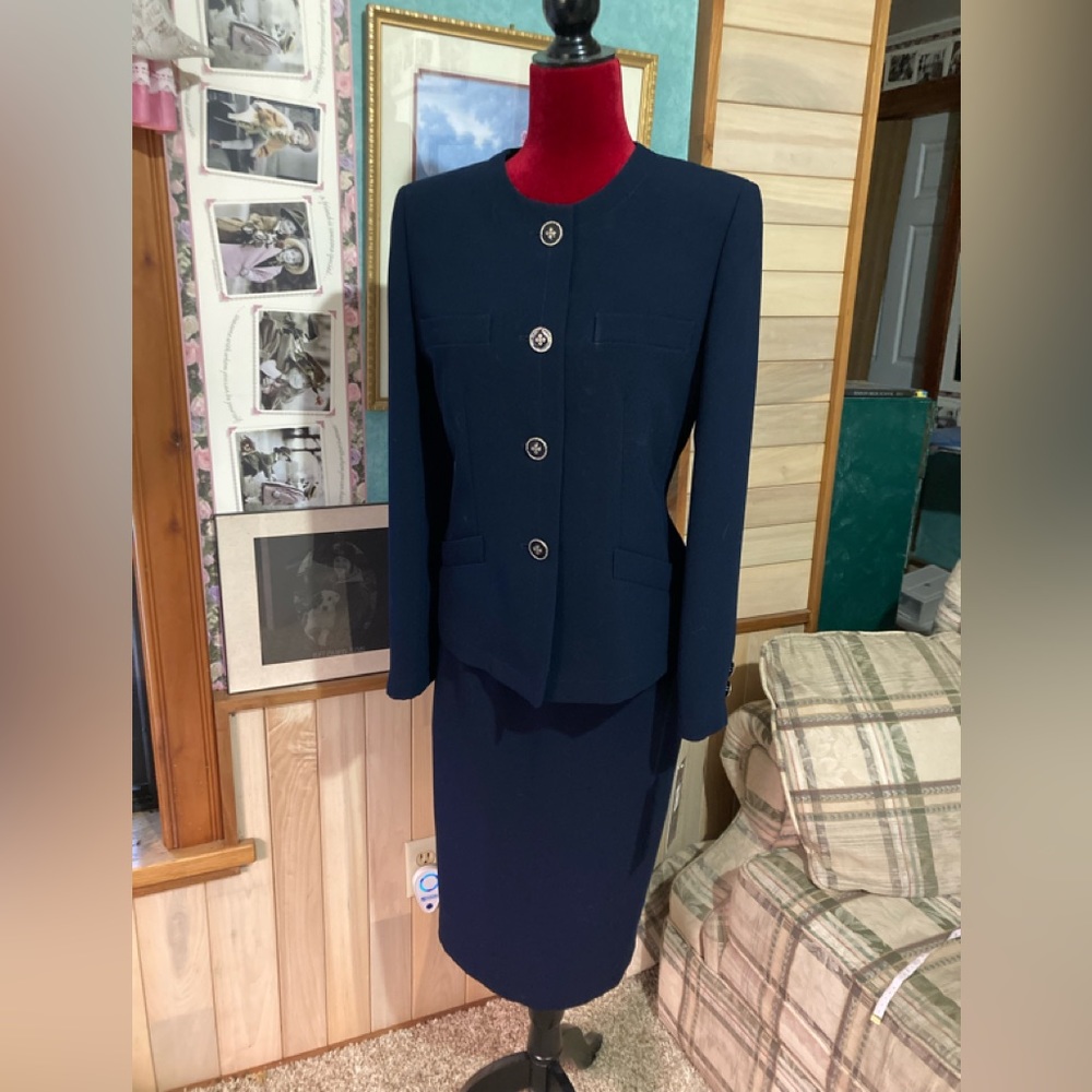 NWT Kasper skirt suit